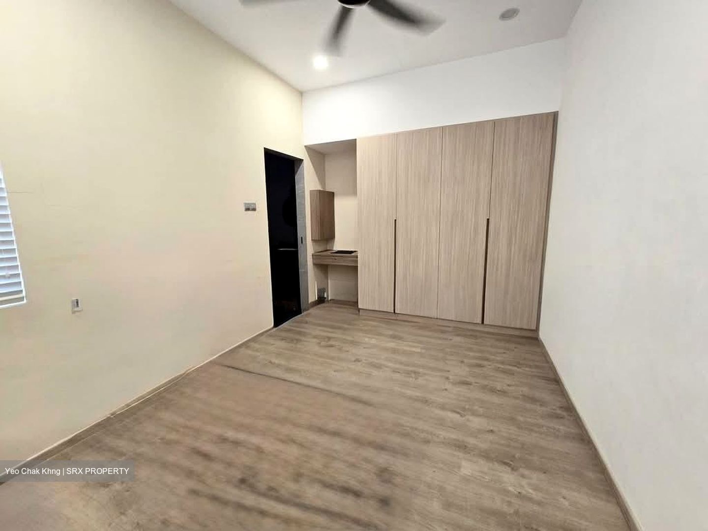 Charlton 18 (D19), Terrace #558270721